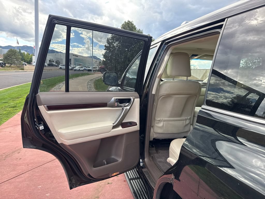 Used 2019 Lexus GX 460 Premium w/ Premium Package AWD/4WD image 22