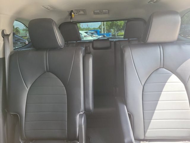 Used 2023 Toyota Highlander XLE FWD image 19