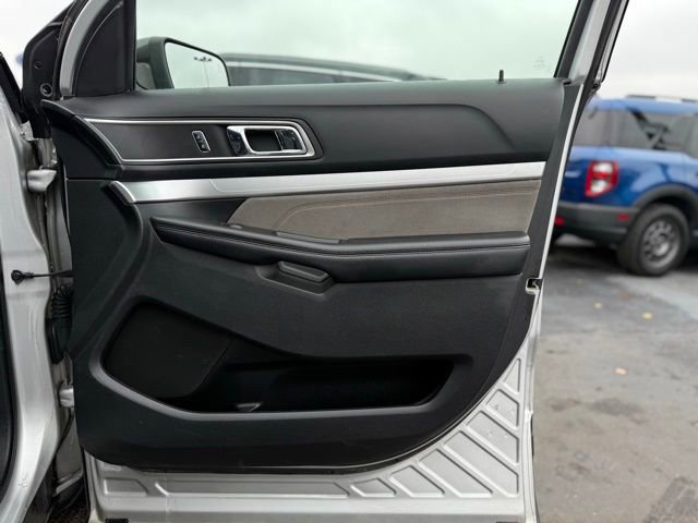 Certified 2017 Ford Explorer XLT w/ Equipment Group 202A image 27