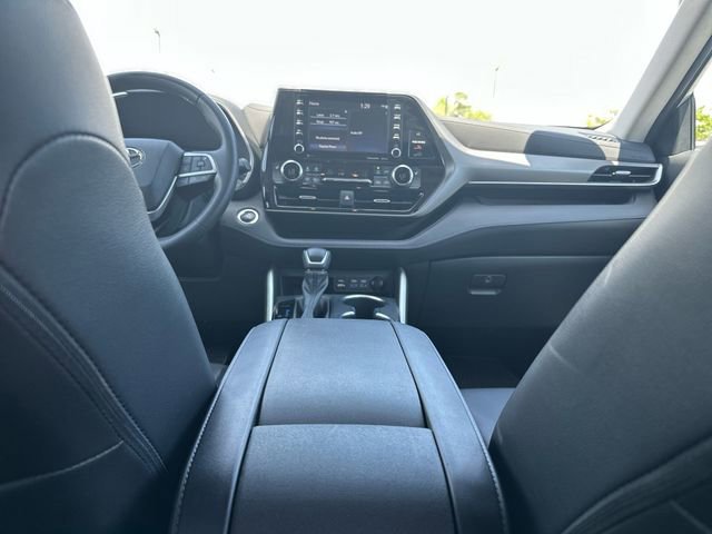 Used 2022 Toyota Highlander XLE FWD image 26