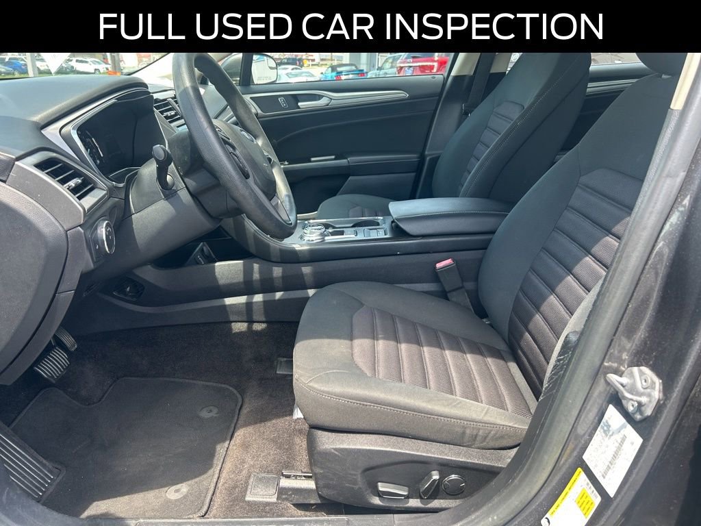 Certified 2017 Ford Fusion SE w/ Fusion SE Technology Package FWD image 6