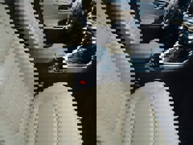 Used 2023 Toyota RAV4 XLE Premium image 11