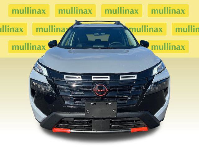 Used 2025 Nissan Rogue SV AWD/4WD image 16