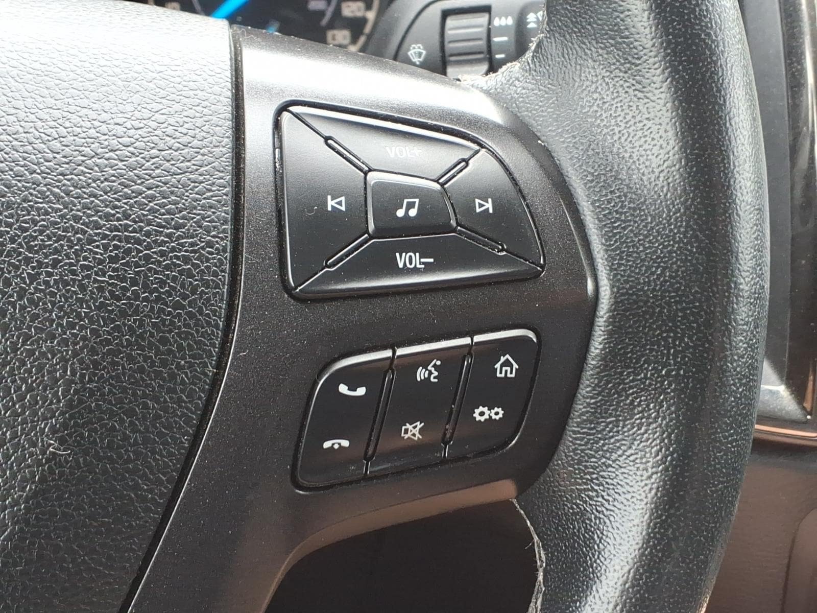 Certified 2023 Ford Ranger Lariat w/ Tremor Off-Road Package AWD/4WD image 18