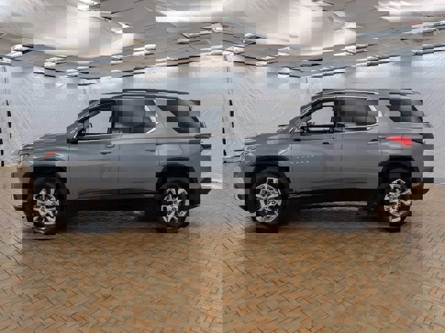 Used 2020 Chevrolet Traverse LT image 2