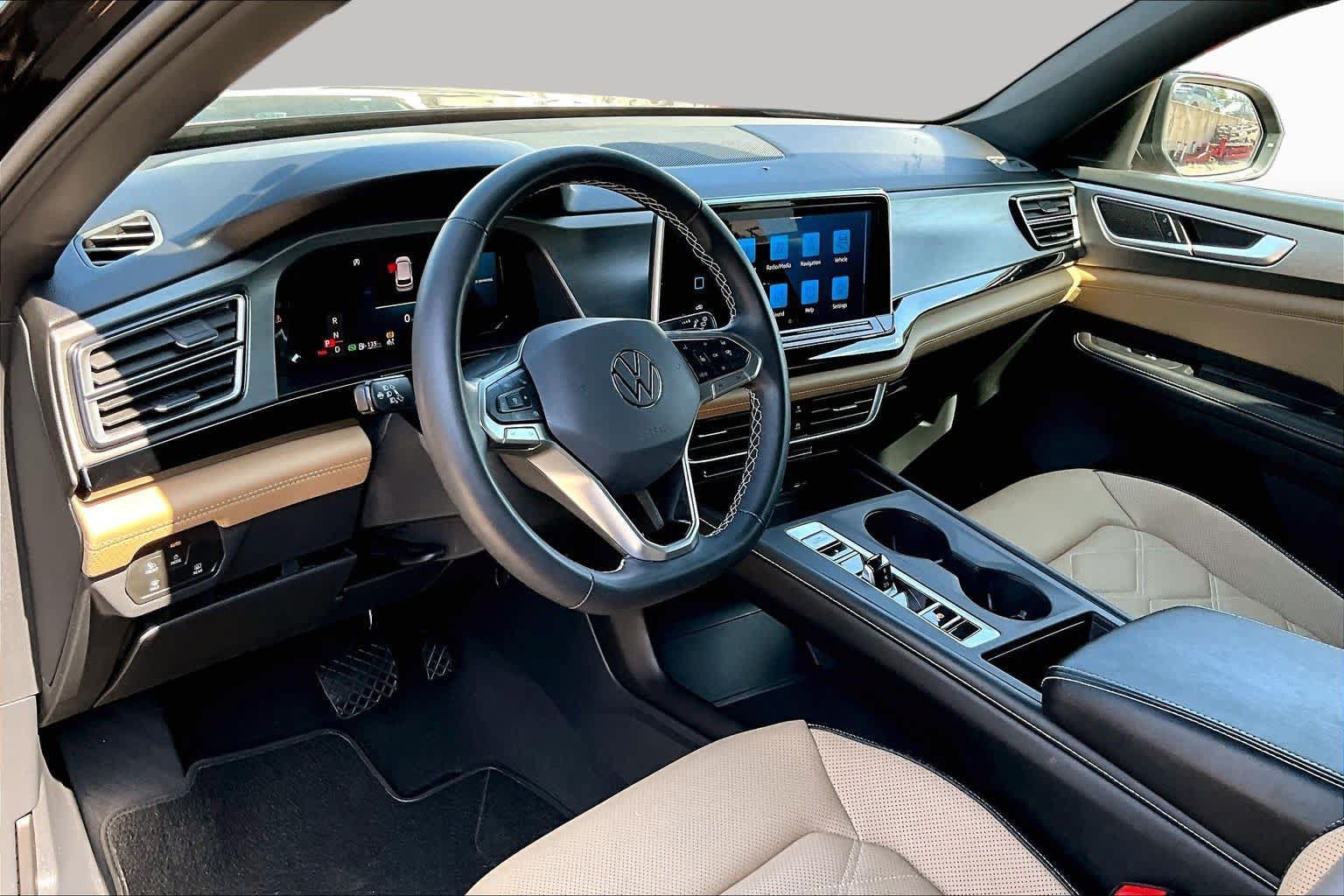 Used 2024 Volkswagen Atlas Cross Sport SE FWD image 18