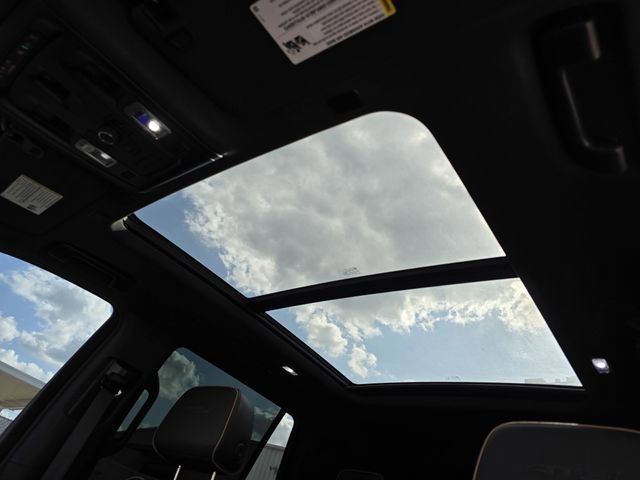 Used 2023 GMC Yukon AT4 w/ Technology Package AWD/4WD image 22