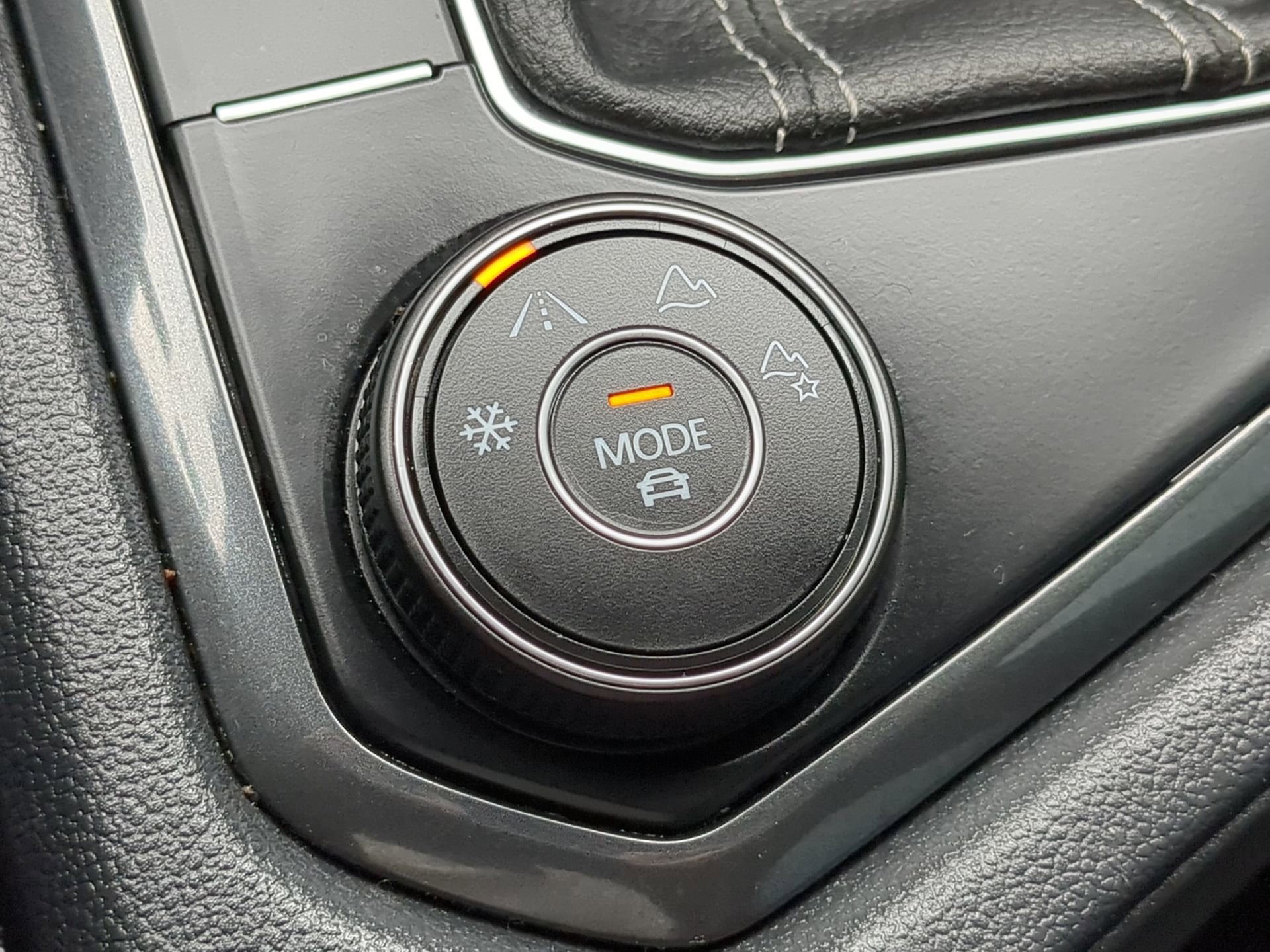 Used 2022 Volkswagen Tiguan SE R-Line image 62