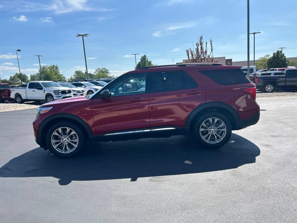 Certified 2022 Ford Explorer XLT w/ Equipment Group 202A AWD/4WD image 9