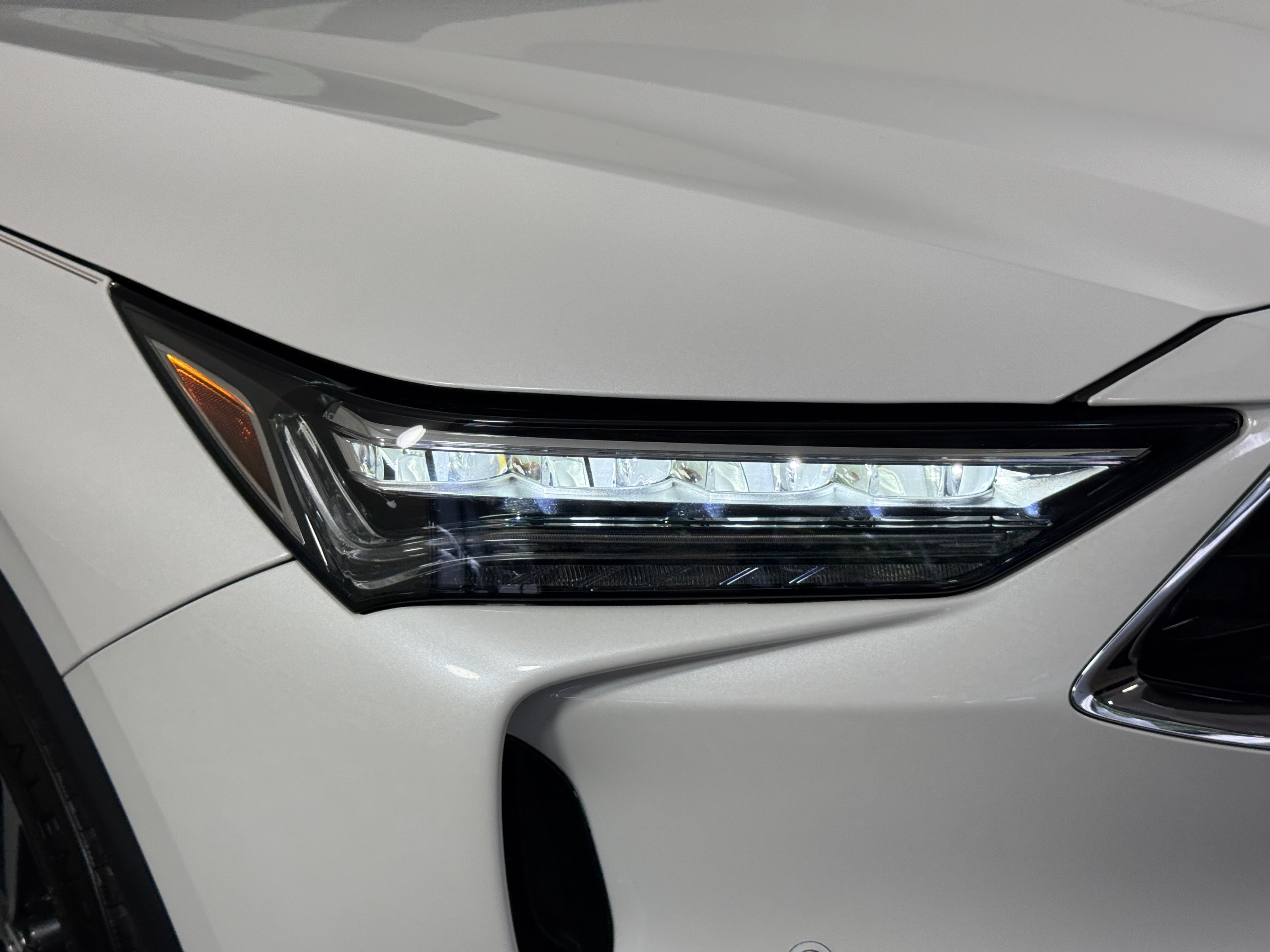 Used 2023 Acura MDX SH-AWD w/ Technology Package image 7