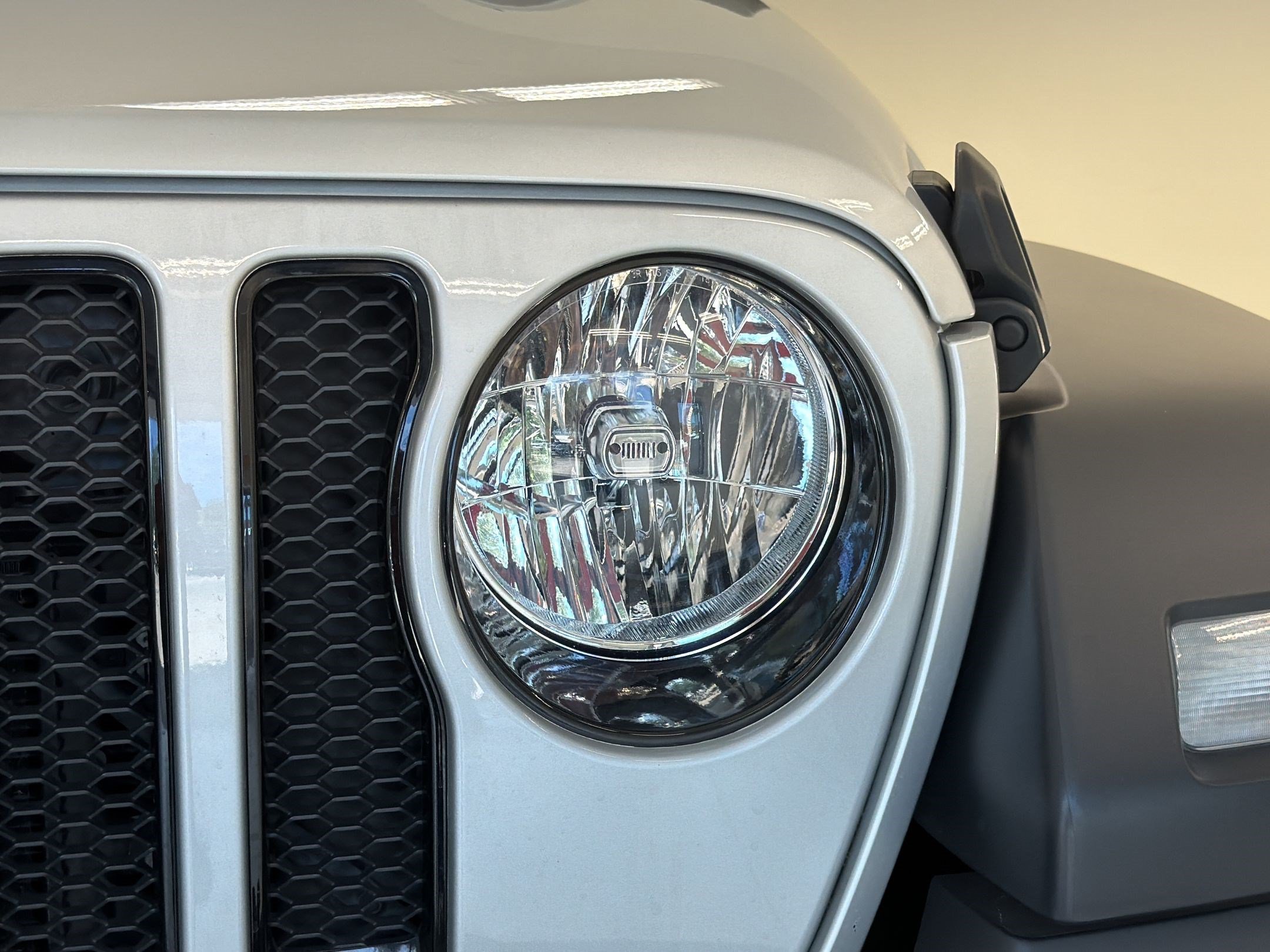 Used 2023 Jeep Wrangler Unlimited Sport AWD/4WD image 11