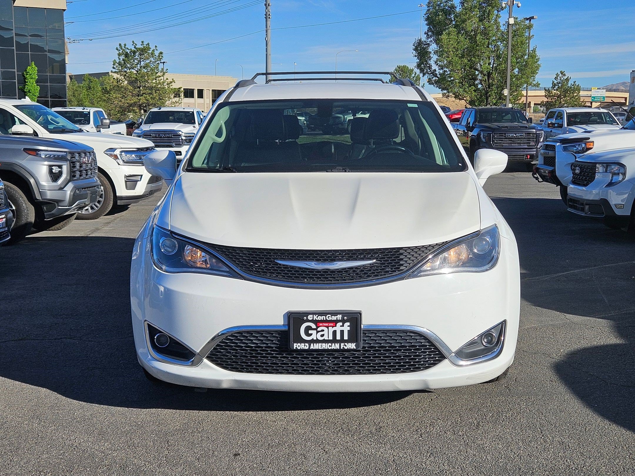 Used 2017 Chrysler Pacifica Touring-L FWD image 11