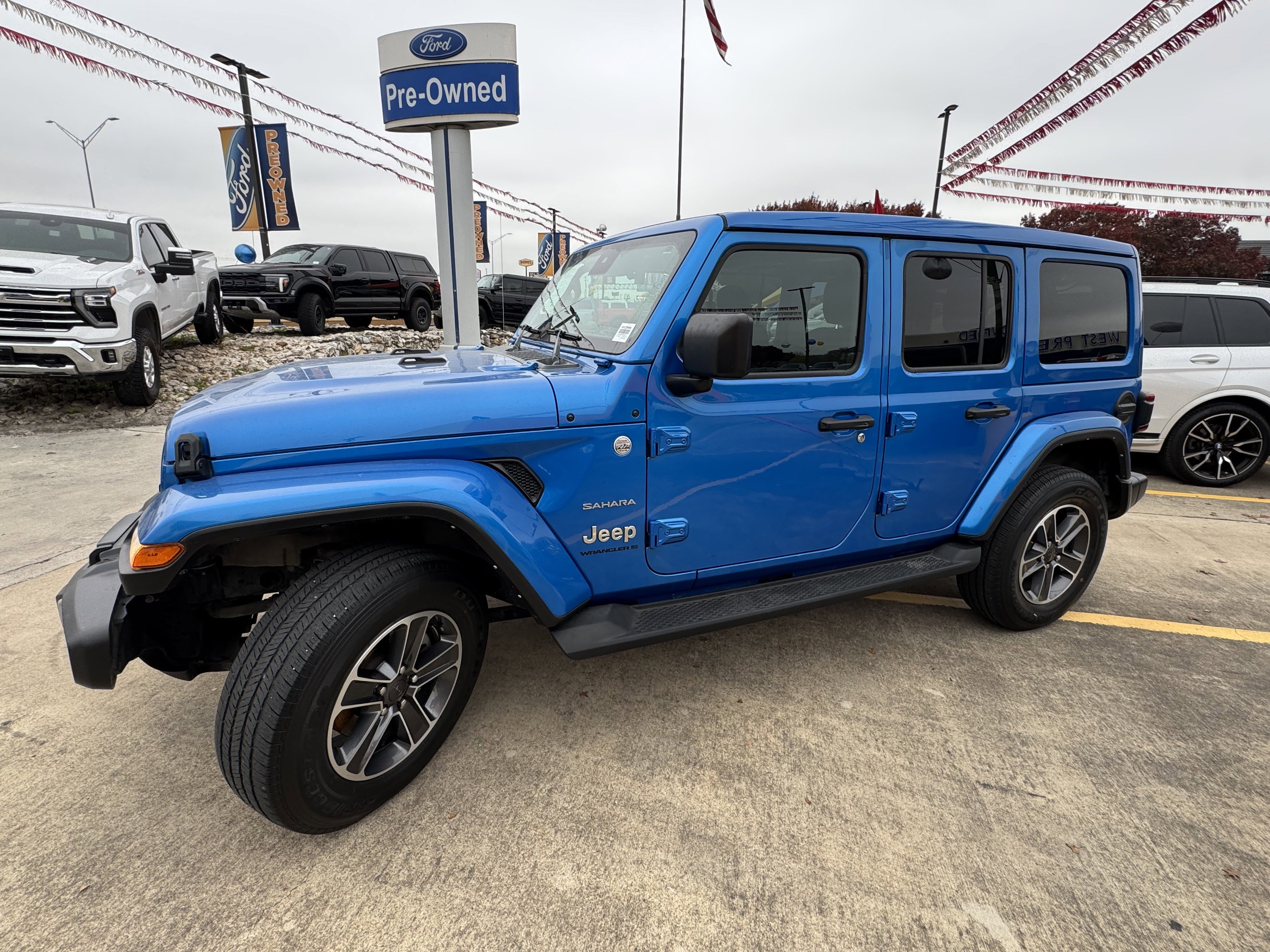 Used 2023 Jeep Wrangler Sahara w/ Safety Group image 9