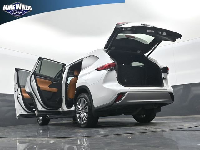 Used 2023 Toyota Highlander Platinum FWD image 27