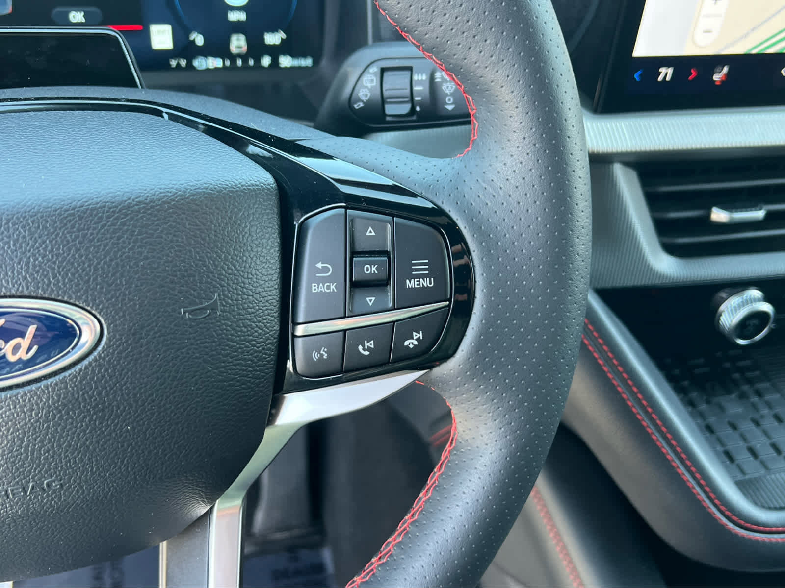 Certified 2025 Ford Explorer ST-Line w/ Premium Package AWD/4WD image 36