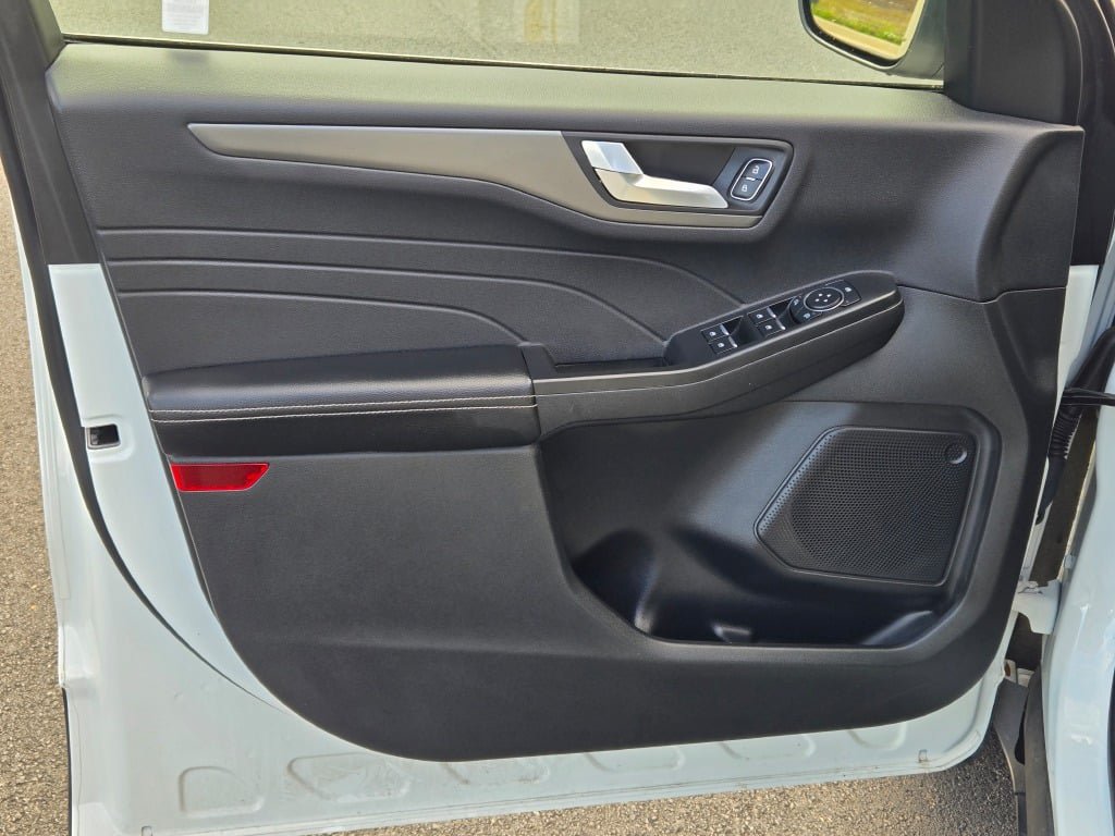 Certified 2025 Ford Escape SE FWD image 19