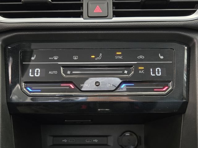 Used 2025 Volkswagen Taos SE AWD/4WD image 21