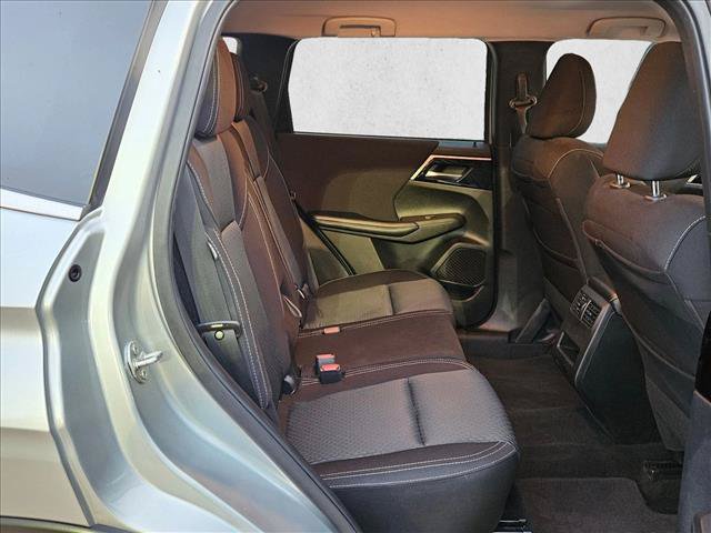 Used 2022 Mitsubishi Outlander ES FWD image 18