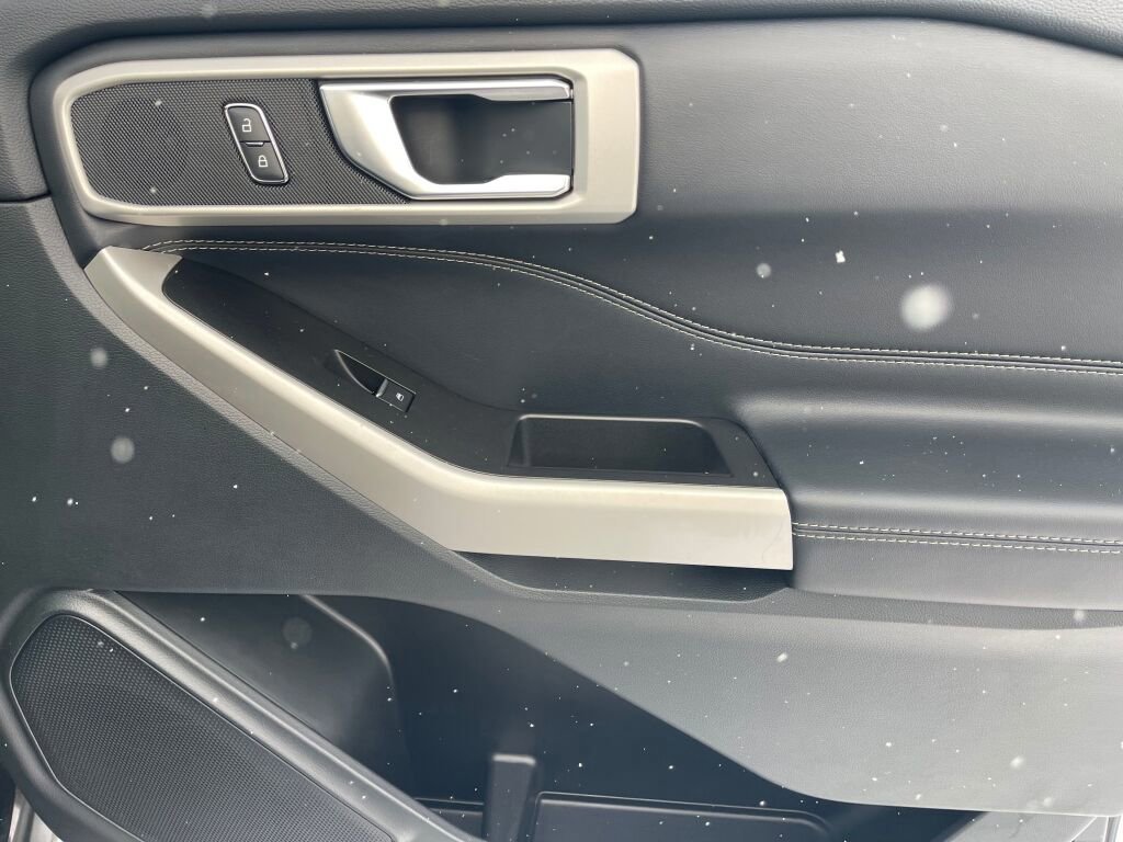 Certified 2022 Ford Explorer XLT w/ Equipment Group 202A image 29