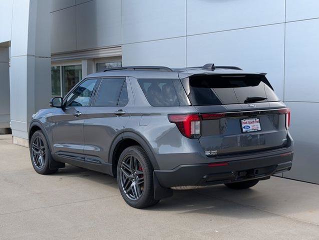 Certified 2025 Ford Explorer ST-Line w/ Premium Package AWD/4WD image 4