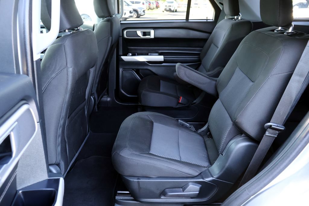 Certified 2024 Ford Explorer XLT RWD image 28