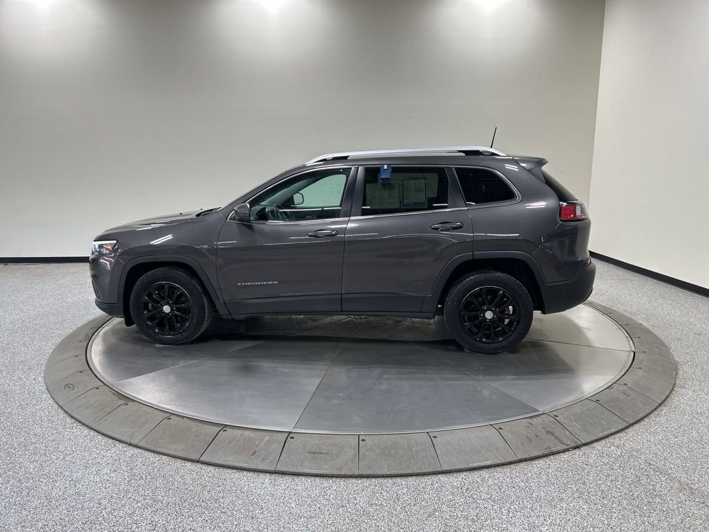 Used 2019 Jeep Cherokee Latitude Plus image 2