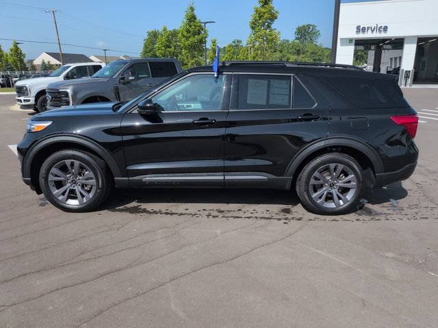 Certified 2023 Ford Explorer XLT w/ Equipment Group 202A AWD/4WD image 3