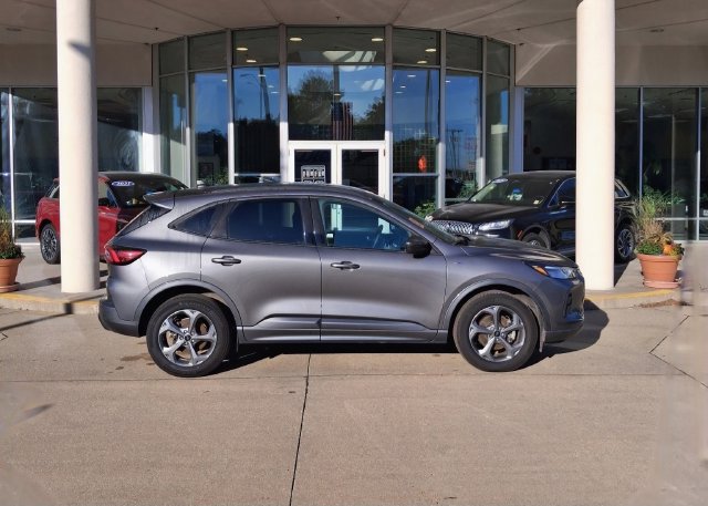 Certified 2023 Ford Escape ST-Line w/ Tech Pack #1 AWD/4WD image 1