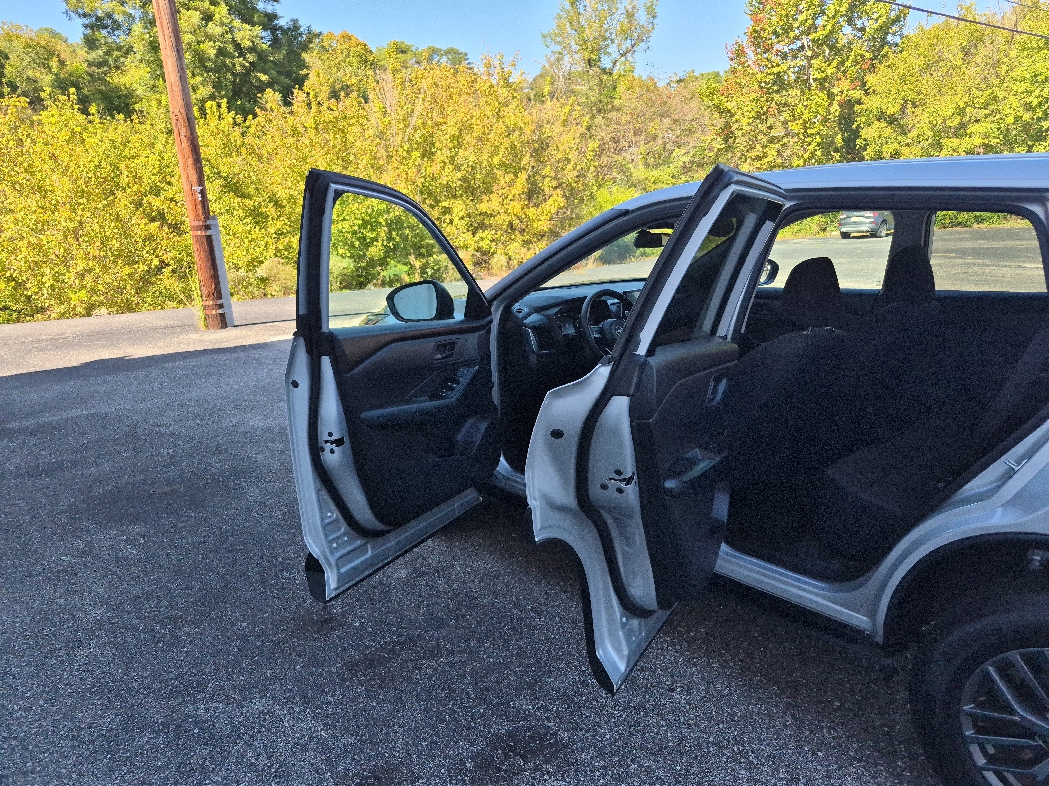 Used 2024 Nissan Rogue S image 12