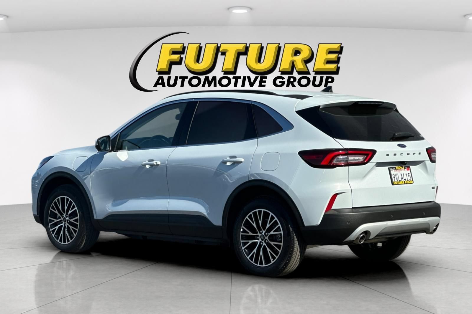 Certified 2025 Ford Escape SE w/ PHEV Premium Package FWD image 5