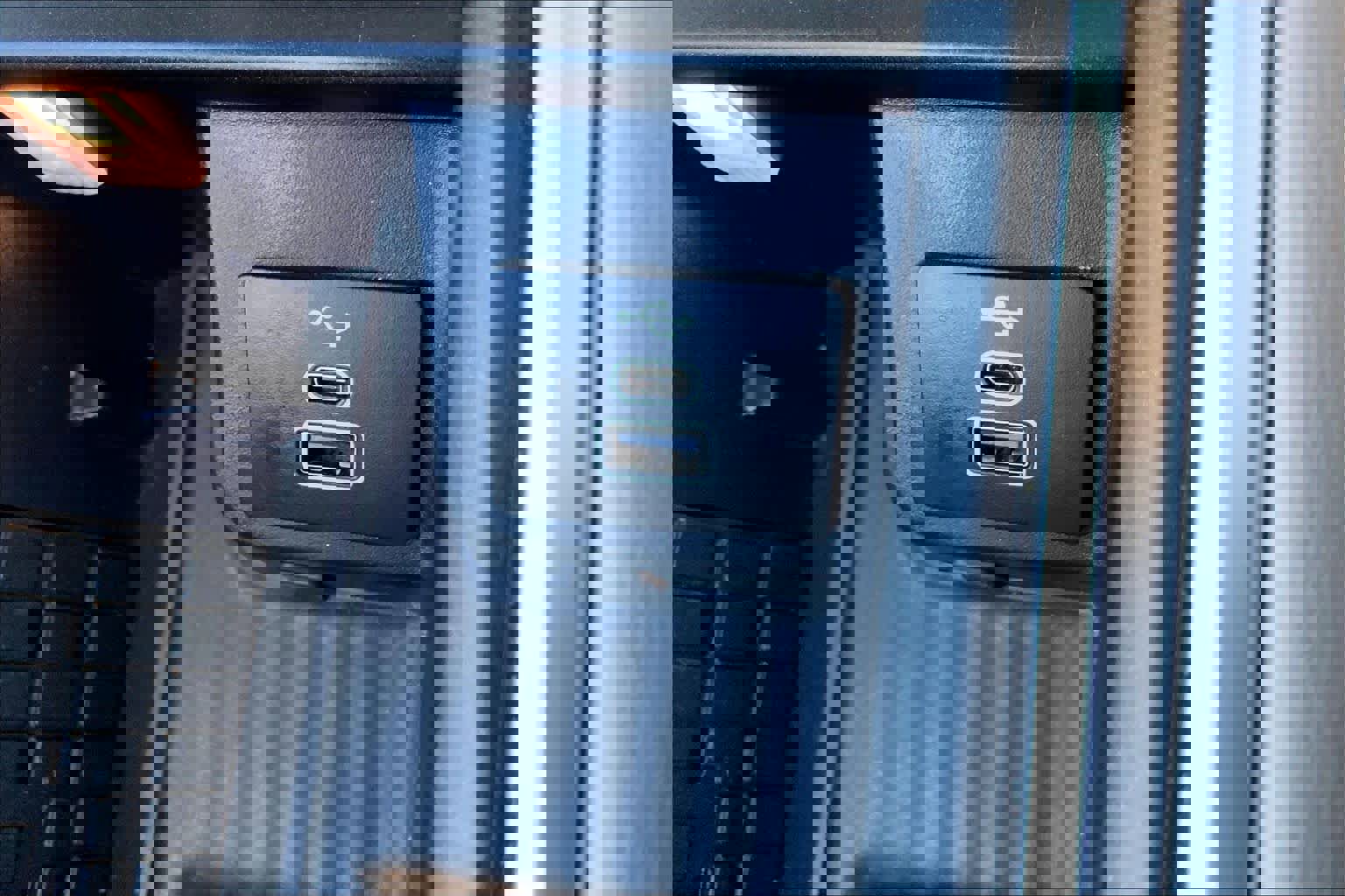 Certified 2025 Ford Expedition Active image 32