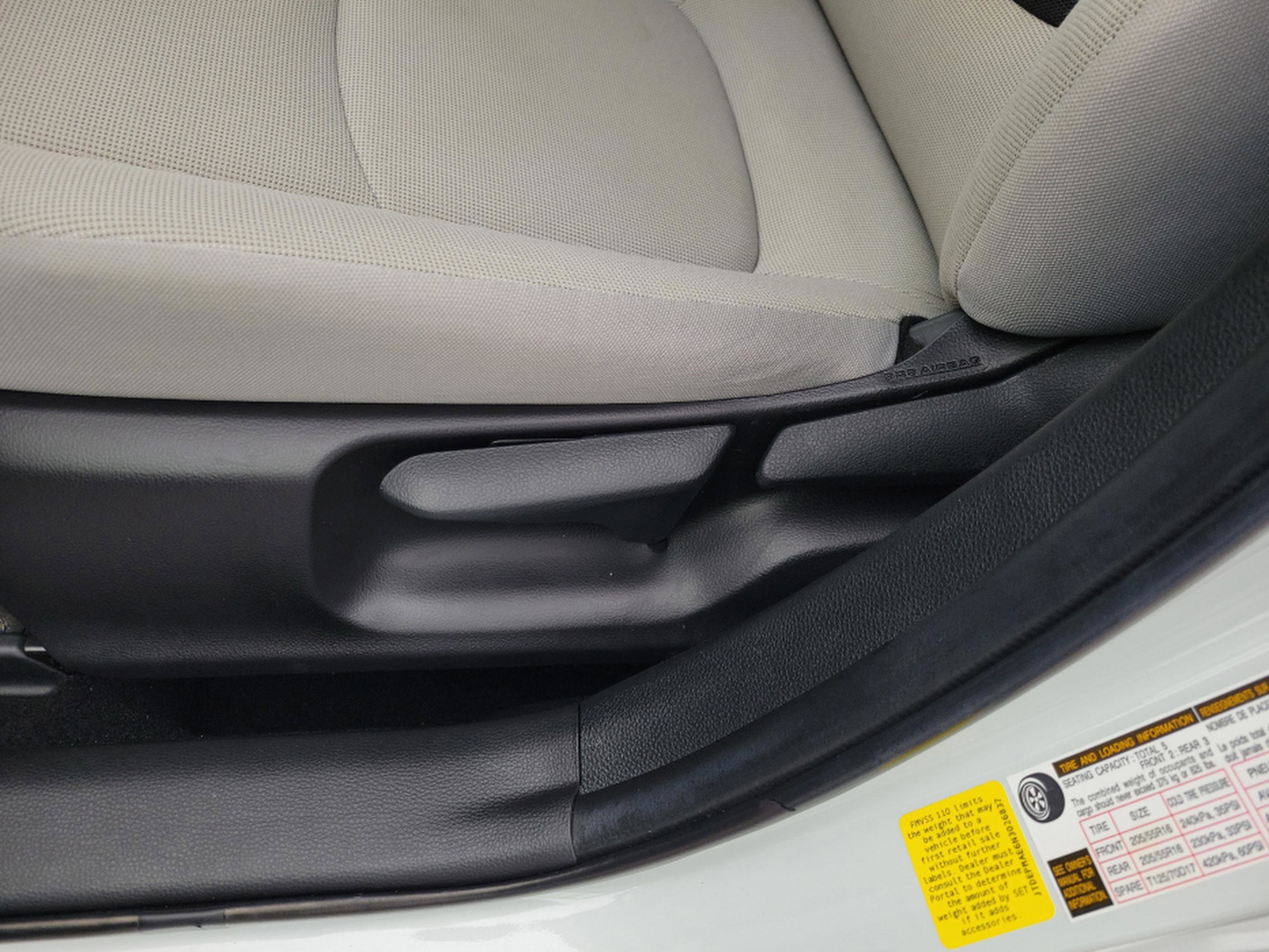 Used 2022 Toyota Corolla LE image 28