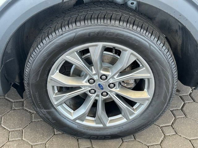 Certified 2023 Ford Explorer XLT w/ Equipment Group 202A AWD/4WD image 6
