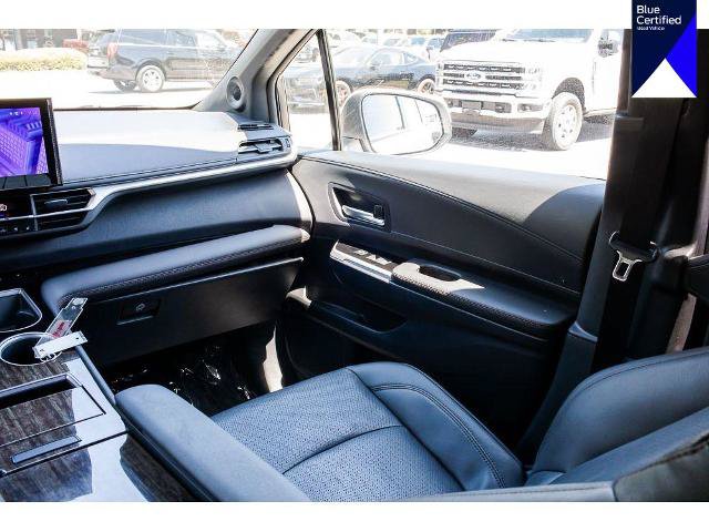 Used 2025 Toyota Sienna Platinum AWD/4WD image 16