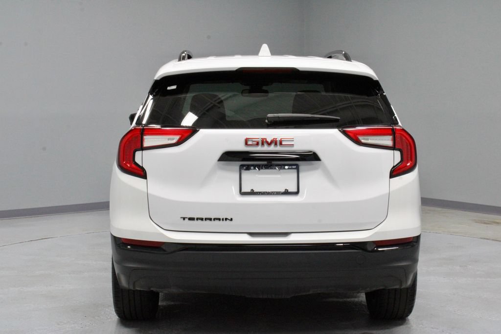 Used 2024 GMC Terrain SLE w/ Driver Convenience Package FWD image 10