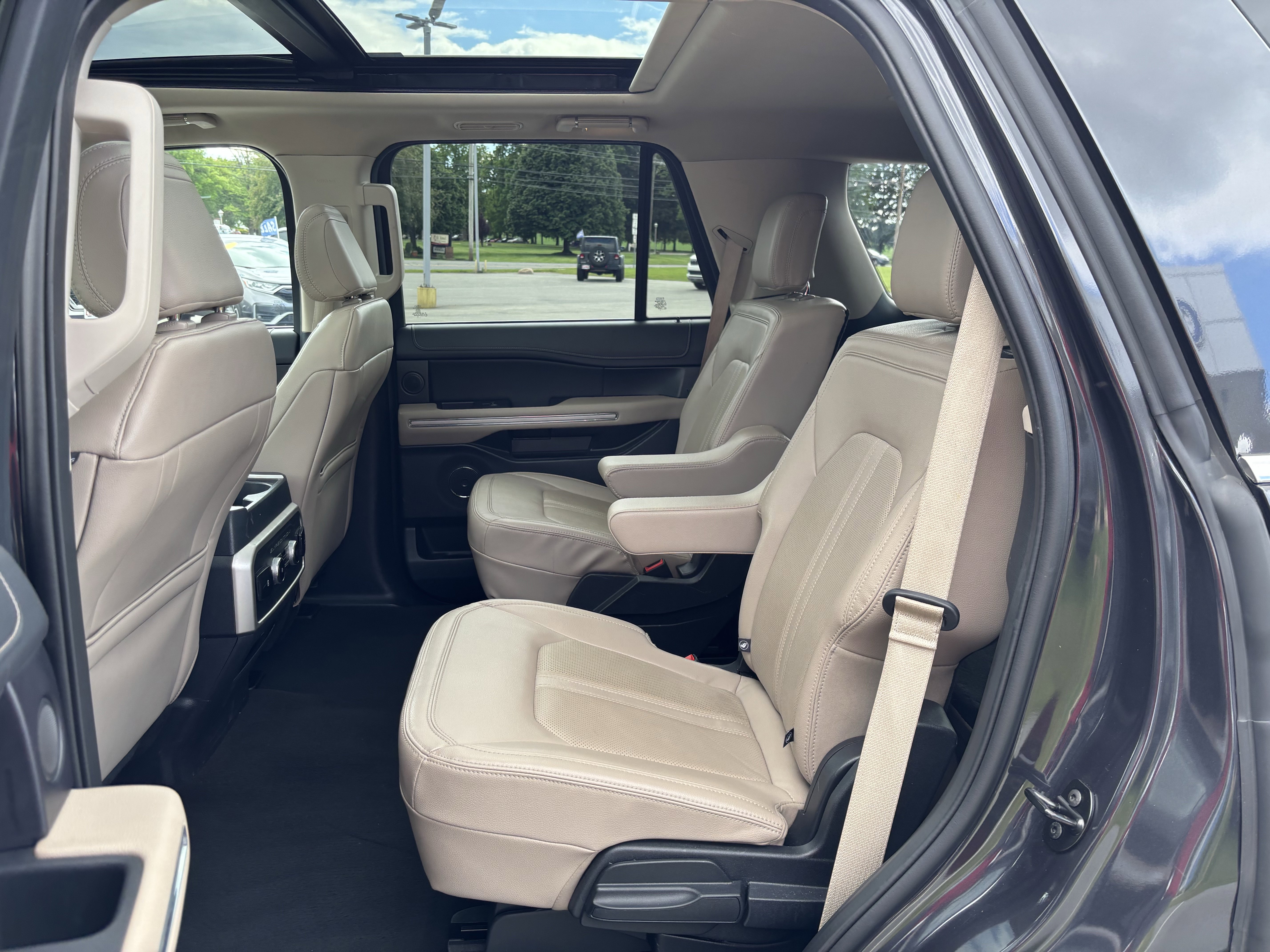 Certified 2024 Ford Expedition Limited AWD/4WD image 28