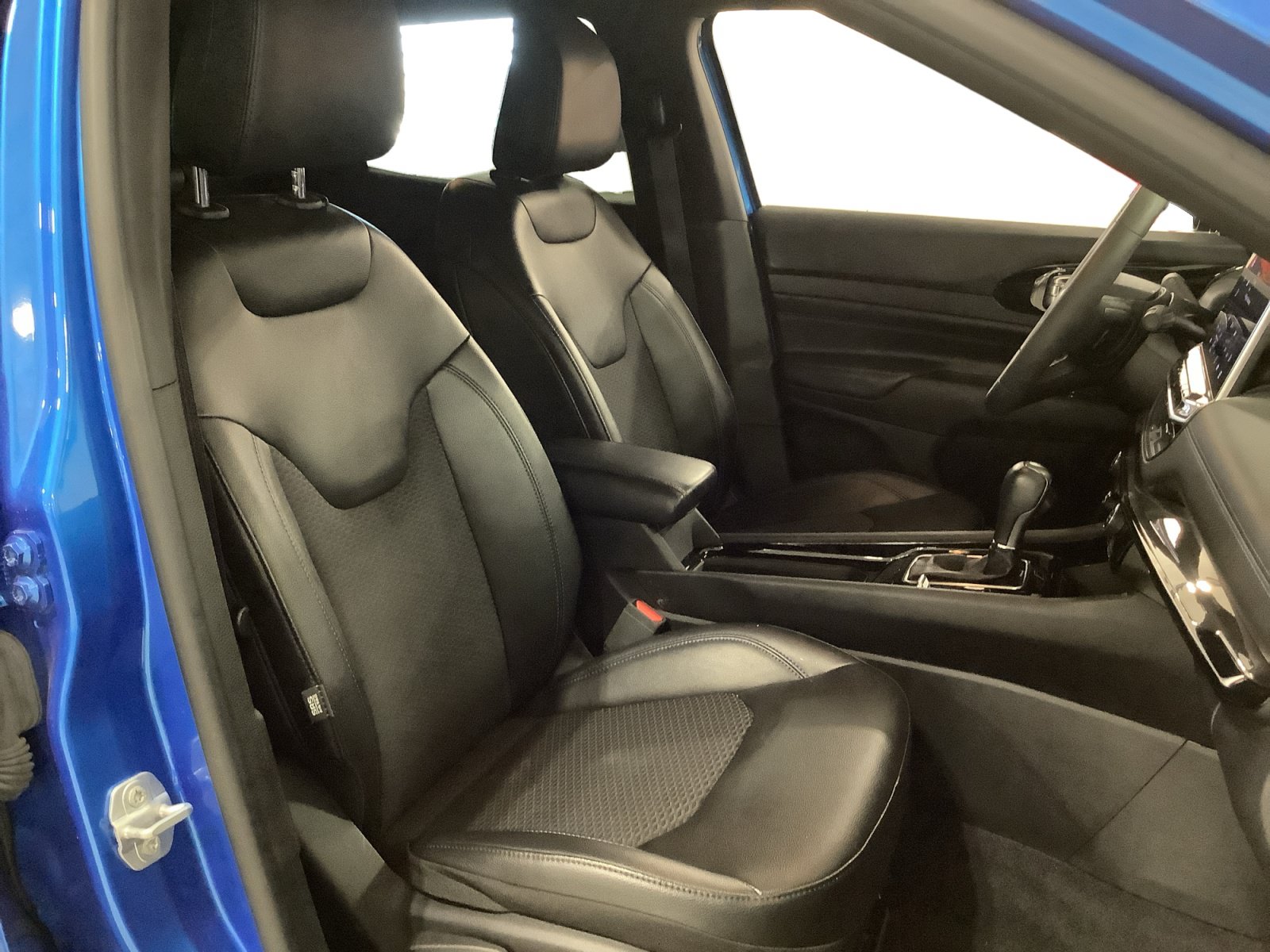 Used 2025 Jeep Compass Latitude w/ Altitude Special Edition AWD/4WD image 23