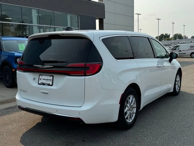 Used 2023 Chrysler Pacifica Touring-L FWD image 41