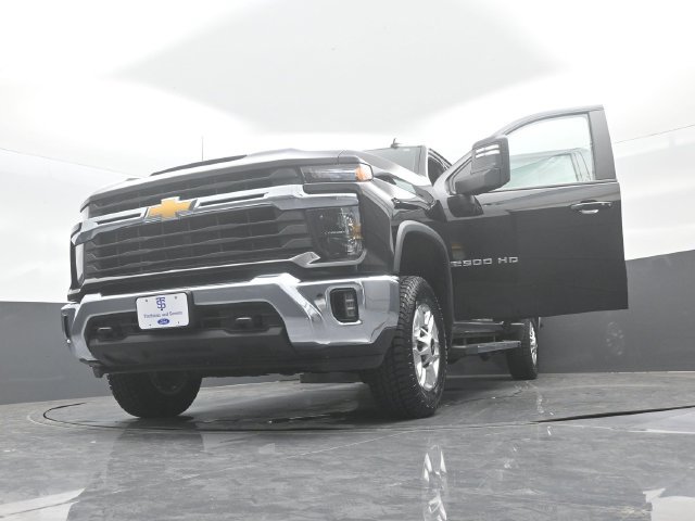 Used 2025 Chevrolet Silverado 2500 LT w/ Convenience Package AWD/4WD image 31