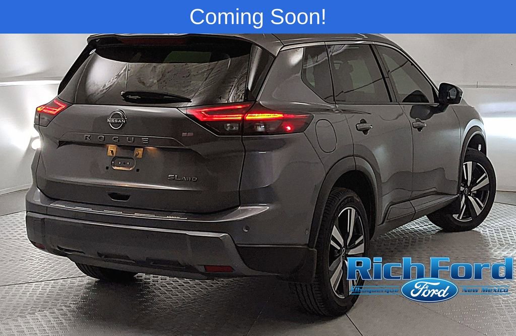 Used 2024 Nissan Rogue SL image 3