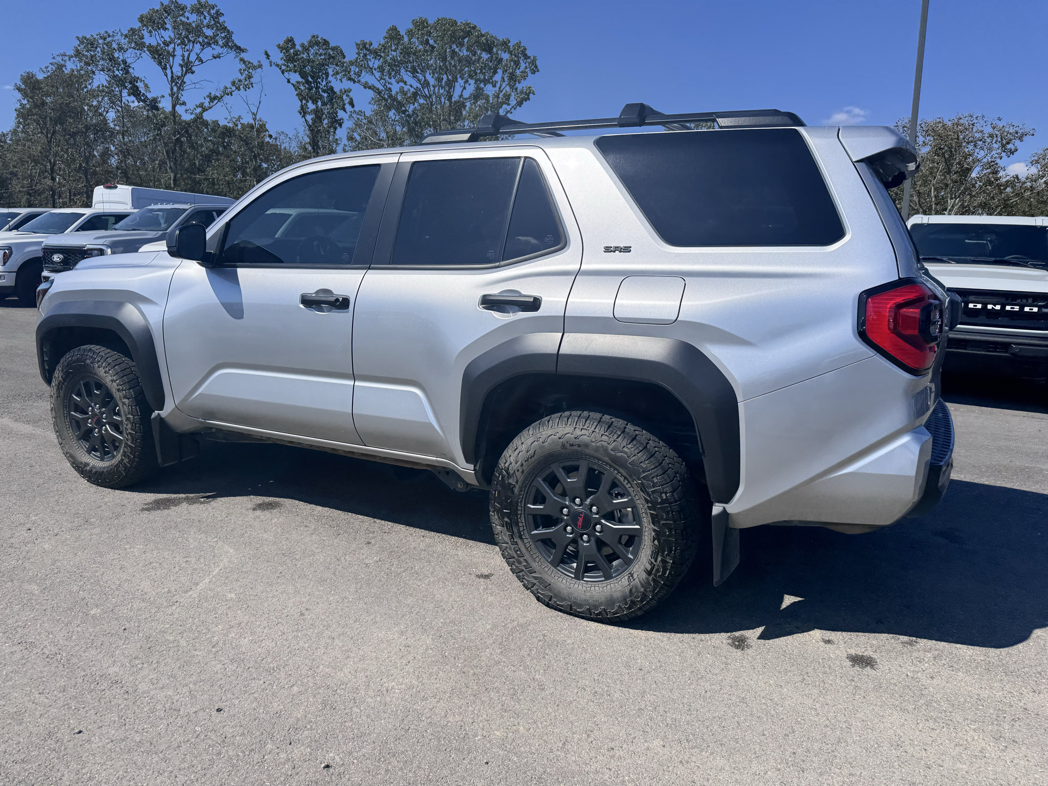 Used 2025 Toyota 4Runner SR5 AWD/4WD image 9