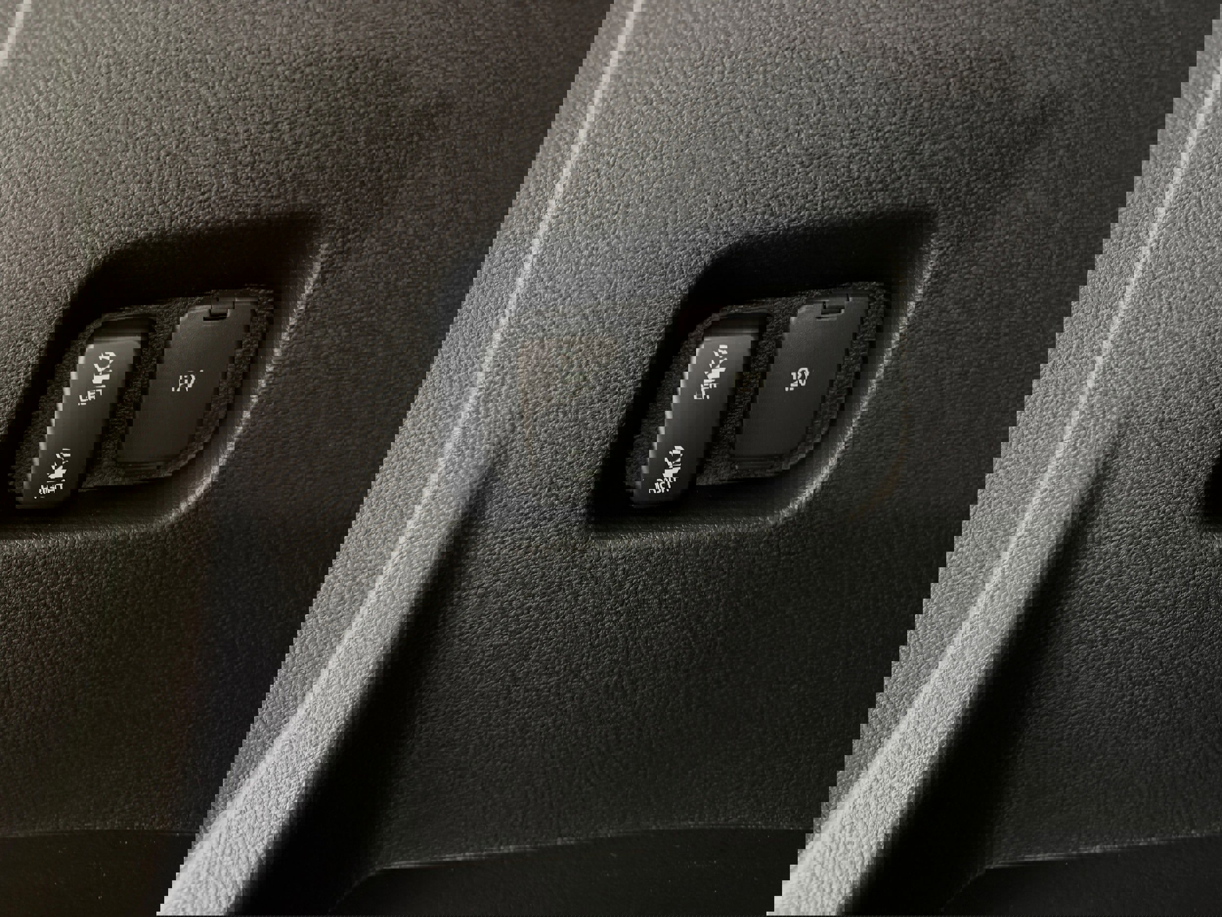 Certified 2019 Ford Edge Titanium w/ Cold Weather Package AWD/4WD image 30