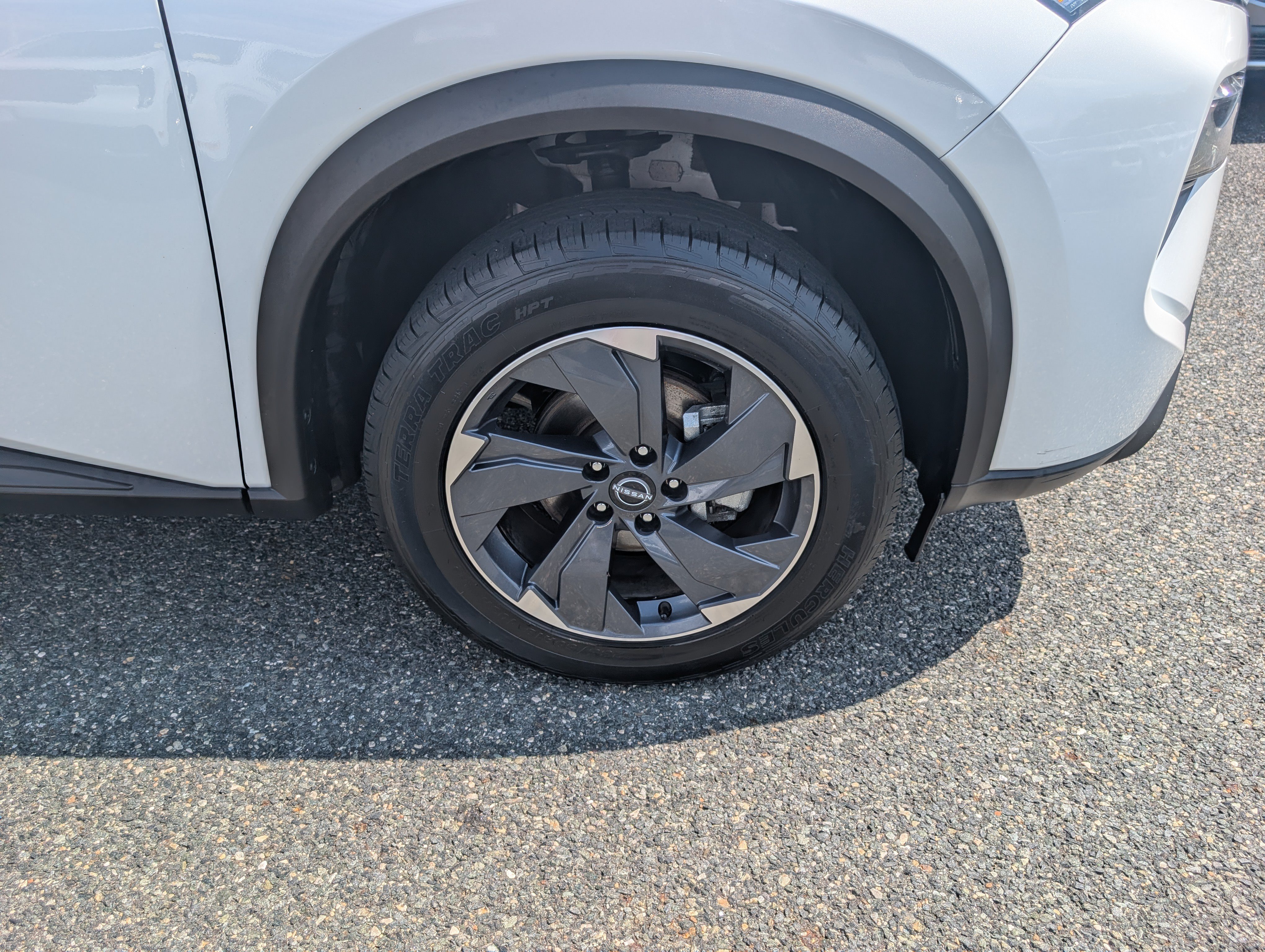 Used 2025 Nissan Rogue SV FWD image 9