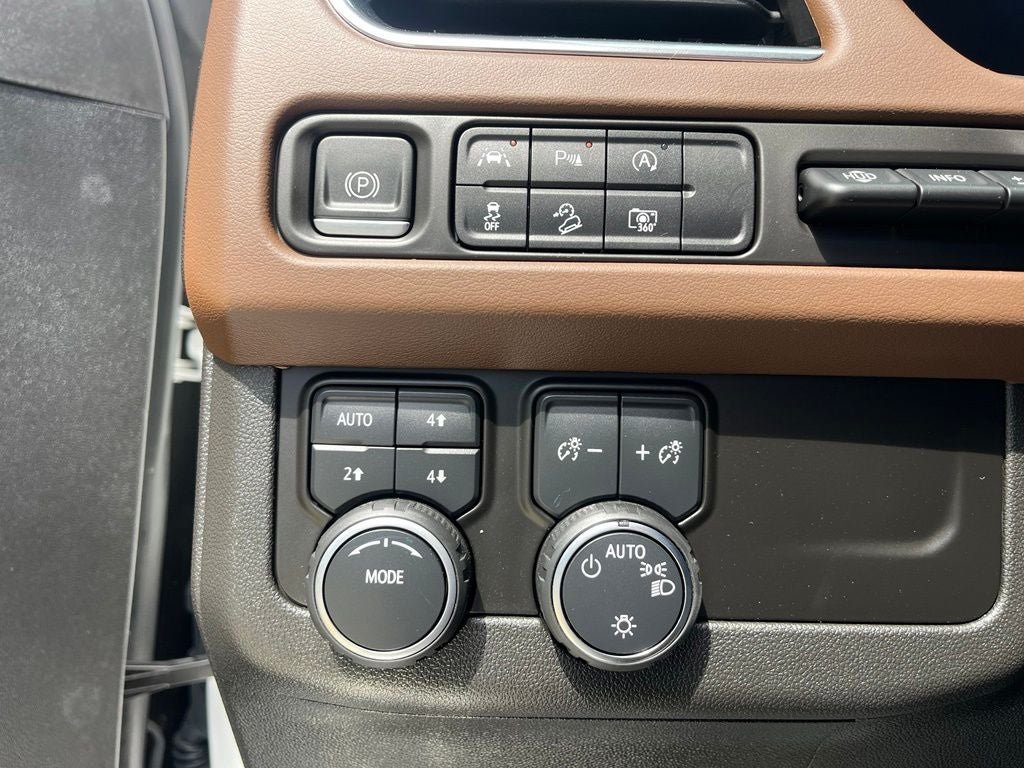Used 2023 Chevrolet Tahoe High Country AWD/4WD image 38