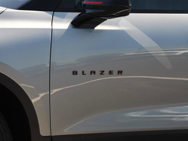 Used 2023 Chevrolet Blazer LT w/ Convenience Package FWD image 4