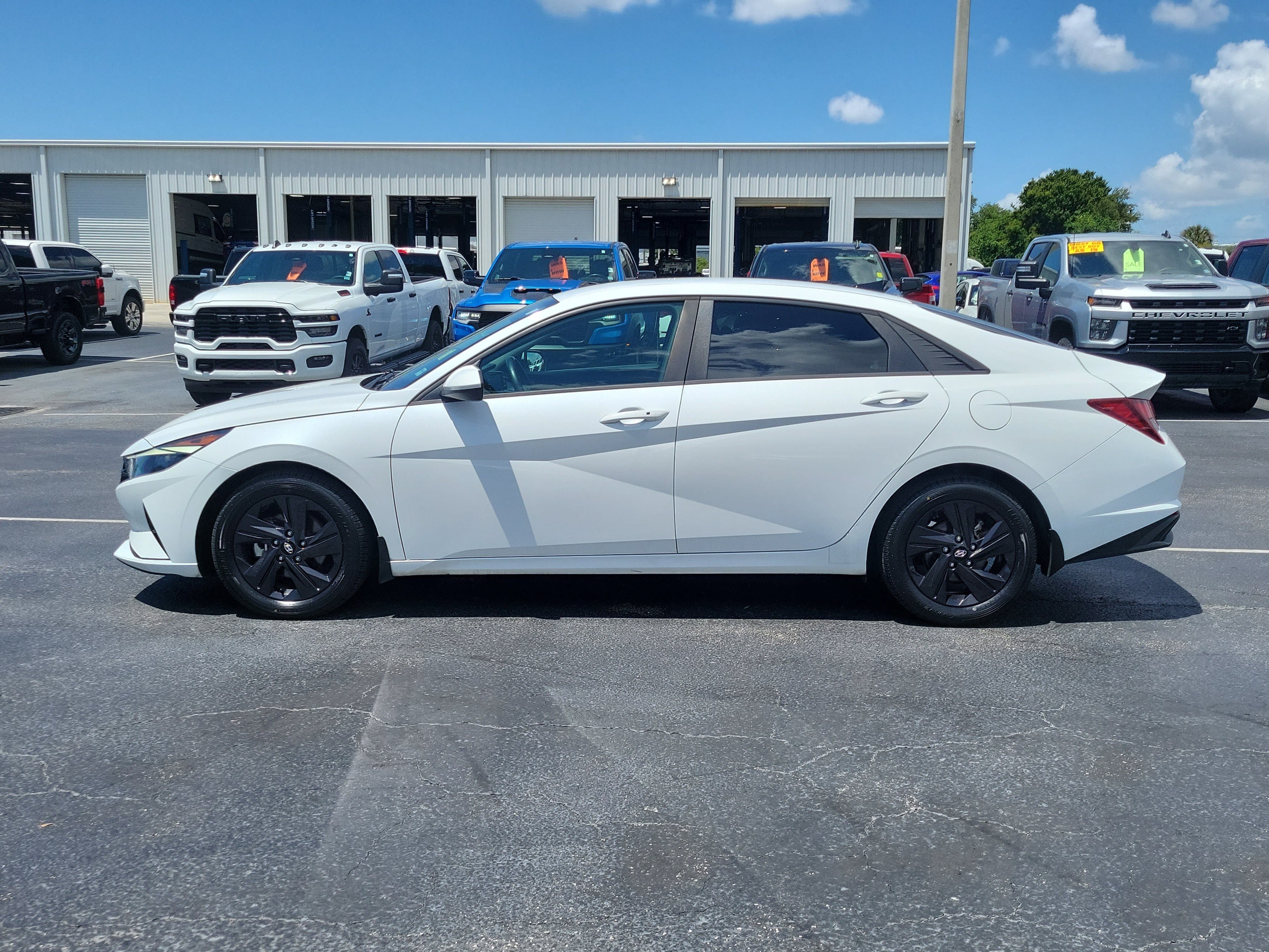Used 2022 Hyundai Elantra SEL w/ Convenience Package FWD image 6