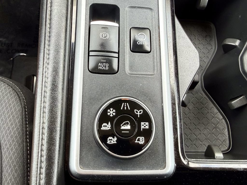 Used 2022 Nissan Pathfinder SV AWD/4WD image 32