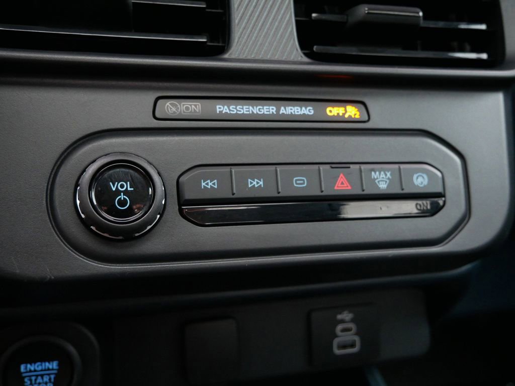 Certified 2025 Ford Maverick XLT w/ XLT Luxury Package AWD/4WD image 27
