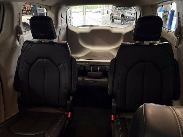 Used 2022 Chrysler Pacifica Touring-L FWD image 24