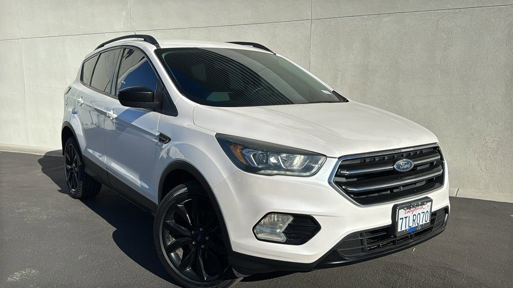Certified 2017 Ford Escape SE w/ SE Sport Appearance Package image 1